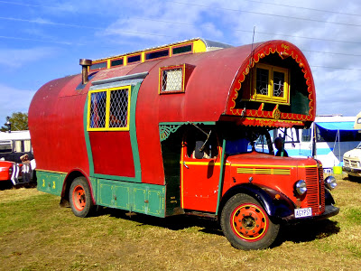 rob-jill-romain-1951-bedford-housetruck-maid-of-dreams-the-star-of-the-2013-bedford-new-zealand-rally-at-bedford-heaven-near-thames-theflyingtortoise