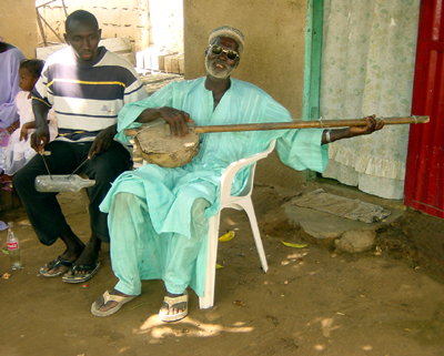 Manjak bunchundo master Francis Mendy. Banjul, Gambia, 2004 (Photo by Ulf Jägfors).